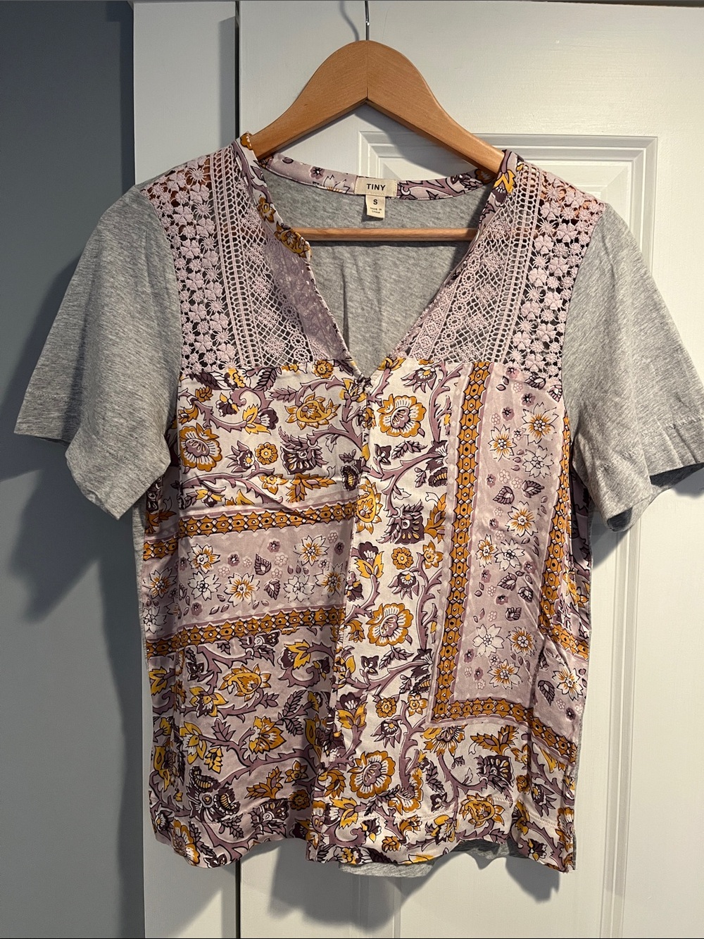 Tiny “Anthropologie”Lavender/grey Floral Patchwork Short Sleeve V-Neck Tee